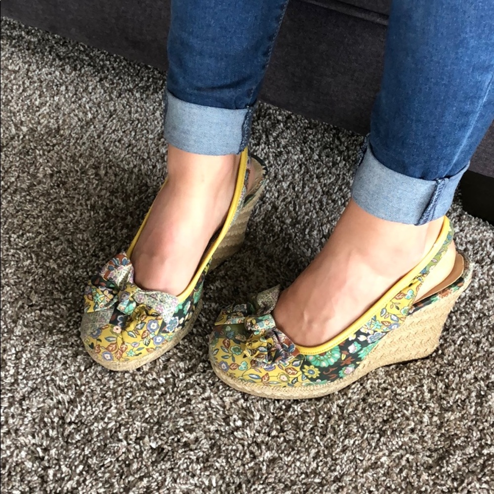 Floral wedges